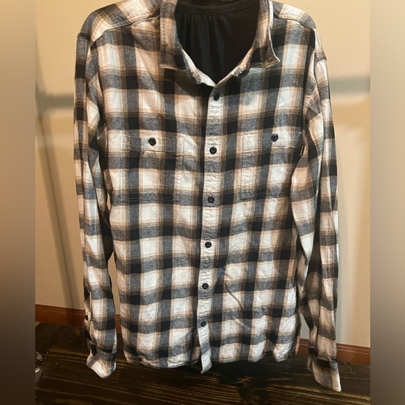 Large flannel - Picture 2 of 4